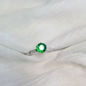 Elegant Green Gemstone Silver Ring